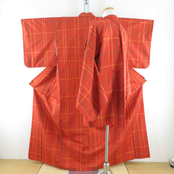 紬 着物 アンサンブル 羽織付 破れ格子に燕文様 袷 バチ衿 黄茶色 正絹 カジュアル 仕立て上がり 身丈162cm 【キモノオフ野々市若松店】 紬 着物 アンサンブル 羽織付 格子 袷 バチ衿 オレンジ色 正絹