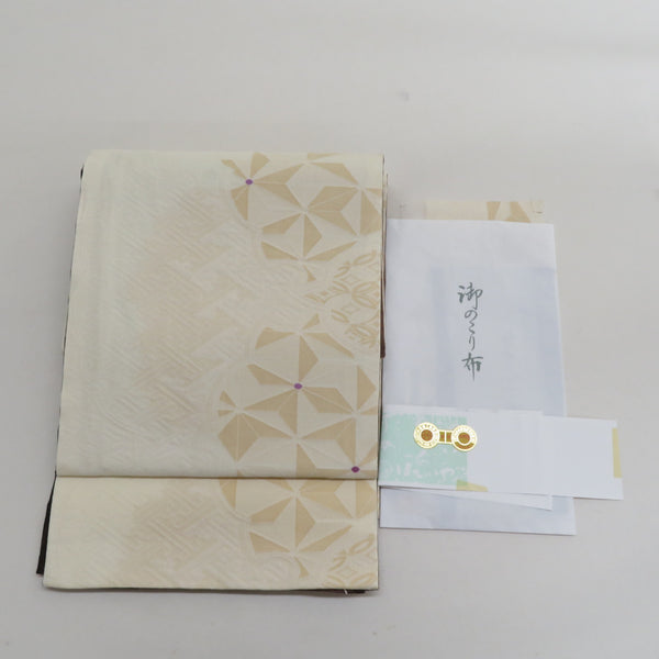 袋帯 正絹 洒落袋帯 華翔苑 スリーシーズンOK 証紙付き 金通三重織 西陣織 リバーシブル ベージュ色ｘ茶色 麻の葉に雪輪文様 全通柄 長さ460cm【中古】 【キモノオフ野々市若松店】 袋帯 正絹 洒落袋帯 華翔苑 スリーシーズンOK 証紙付き 金通三重織