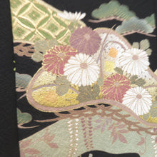 Load image into Gallery viewer, 黒留袖 黒留袖ワンピース 松に花々文様 正絹 箔入り Mサイズ 礼装 フォーマル 留袖ドレス 仕立て上がり 着物リメイク