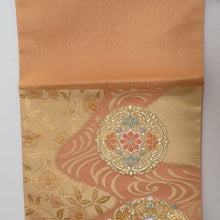 Load image into Gallery viewer, 袋帯 正絹 流水に華文 薄オレンジ色x金色 金糸 六通柄 フォーマル 礼装 長さ440cm