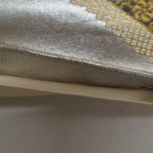 Load image into Gallery viewer, 袋帯 正絹 金糸銀糸 ゴールドxシルバーx多色 幾何学に小花模様 六通柄 フォーマル 礼装 長さ440cm
