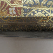 Load image into Gallery viewer, 袋帯 正絹 金糸 グレーxゴールドx薄紫色 パステル系 オリエンタル調 華文様 六通柄 フォーマル 礼装 長さ448cm