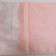 Load image into Gallery viewer, 袋帯 正絹 金糸銀糸 ピンク色x白色 ピンクラメ 菊に波文様 お太鼓柄 刺繍入り 金コマ フォーマル 礼装 長さ440cm