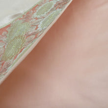 Load image into Gallery viewer, 袋帯 正絹 金糸銀糸 ピンク色x白色 ピンクラメ 菊に波文様 お太鼓柄 刺繍入り 金コマ フォーマル 礼装 長さ440cm