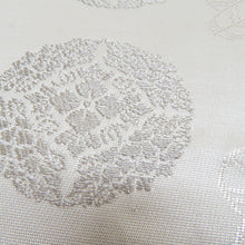 Load image into Gallery viewer, 袋帯 正絹 銀糸 ホワイトxシルバー 家紋文様 六通柄 フォーマル 礼装 長さ440cm