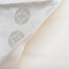 Load image into Gallery viewer, 袋帯 正絹 銀糸 ホワイトxシルバー 家紋文様 六通柄 フォーマル 礼装 長さ440cm