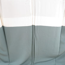 Load image into Gallery viewer, 色無地 袷 グリーンブルー 一つ紋 蔦紋 正絹 広衿 仕立て上がり着物 身丈168cm