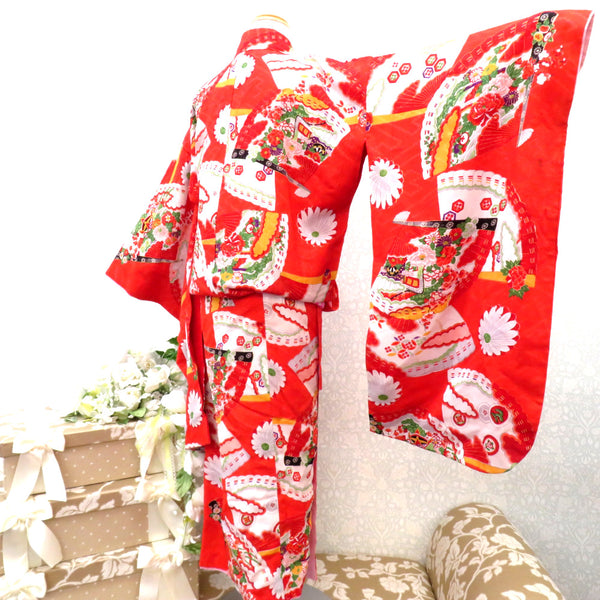 子供着物 アンティーク 昔 赤 多色 扇 御所車 冊子 花 雲 宝文様 女児