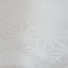 Load image into Gallery viewer, 子供着物 襦袢単品 女の子用 四つ身 麻の葉に菊文様 白色 ポリエステル 女児 フォーマル 7歳 七五三 祝着 子供じゅばん 身丈118cm