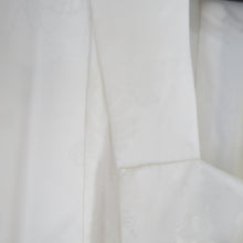 Load image into Gallery viewer, 子供着物 襦袢単品 女の子用 四つ身 麻の葉に菊文様 白色 ポリエステル 女児 フォーマル 7歳 七五三 祝着 子供じゅばん 身丈118cm