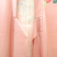 Load image into Gallery viewer, 子供着物 女の子用 四つ身 襦袢セット ピンク×ブルー系 花車 友禅調 一つ紋 ツタ紋 正絹 袷 フォーマル 子供きもの 女児 七五三 祝着 身丈130cm