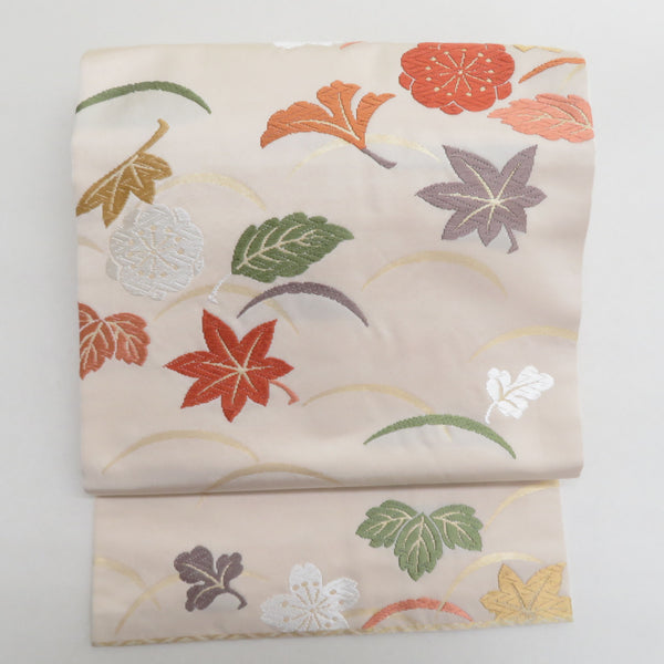 名古屋帯 正絹 刺繍入り ベージュ色x緑色x多色 金糸 梅に紅葉模様 六