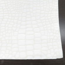 Load image into Gallery viewer, 袋帯 刺しゅう半衿おまけ付き 振袖用 ホワイト×シルバー 型押し調 白 全通柄 ポリエステル フォーマル 仕立て上がり 着物帯 モノトーン系 Freek 日本製 長さ460cm