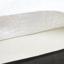 Load image into Gallery viewer, 袋帯 刺しゅう半衿おまけ付き 振袖用 ホワイト×シルバー 型押し調 白 全通柄 ポリエステル フォーマル 仕立て上がり 着物帯 モノトーン系 Freek 日本製 長さ460cm