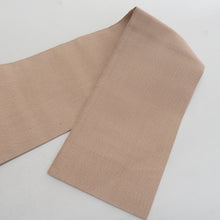Load image into Gallery viewer, 名古屋帯 八寸帯 正絹 薄茶色x多色 オリエンタル模様 お太鼓柄 刺繍入り カジュアル 仕立て上がり 着物帯 長さ382cm