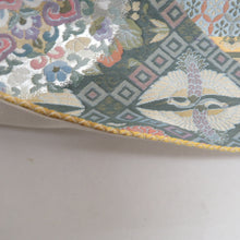 Load image into Gallery viewer, 袋帯 西陣織 ながしま帯 証紙付き パステル系 ゴールド系 薄緑色x金色x多色 華文に切嵌文様 六通柄 正絹 仕立て上がり 着物帯 長さ448cm