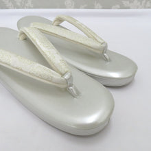Load image into Gallery viewer, 草履・バッグセット 草履バッグセット シャンパンゴールド 市松華紋 シルバー 24.0cm フリーサイズ フォーマル 留袖 訪問着 付下げ 色無地
