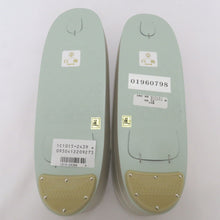 Load image into Gallery viewer, 草履 白梅謹製 礼装用 Mサイズ 2枚芯 フォーマル シャンパンゴールド シルバー×白 24.0cm 日本製 牛皮底面