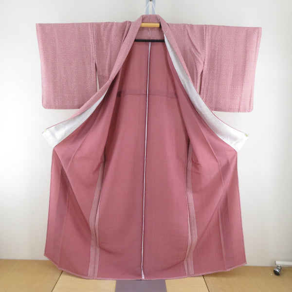 付下げ小紋 たたきに芝草文様 袷 広衿 桃色 正絹 仕立て上がり 紋なし カジュアル着物 身丈154cm 小紋 正絹 単衣 薄ピンク色 身丈Lサイズ 江戸小紋系 小菊柄