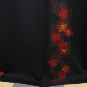 振袖 黒色ｘ朱 桜模様 袷 広衿 箔入り 正絹 成人式 卒業式 フォーマル 仕立て上がり 着物 身丈160cm 美品
