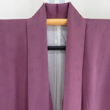 画像をギャラリービューアに読み込む, 色無地 正絹 京紫色 袷 地文模様 広衿 一つ紋 セミフォーマル 仕立て上がり着物 身丈151cm