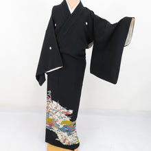 Load image into Gallery viewer, Black Tomesode home Kaga Yuzen Dyeing Tae 弌 Hana writer substance in the fence