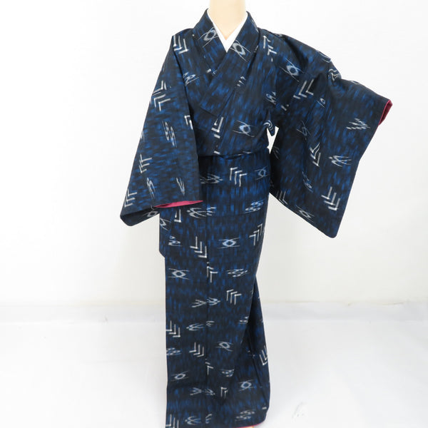 紬 着物 琉球文様 袷 広衿 青黒色 正絹 カジュアル着物 仕立て上がり 