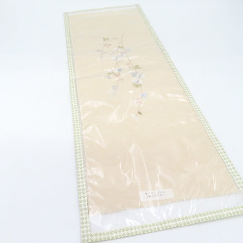 Half -collar chrysanthemum embroidery embroidery beige beige color kimono length 110cm unused item