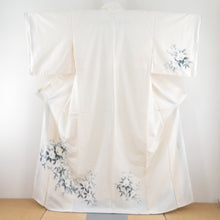 Load image into Gallery viewer, Visitors Tsumugiji Hand -drawn Tsubaki -style writer White lined Lined -lined wide collar pure silk crest tailoring kimono 161cm