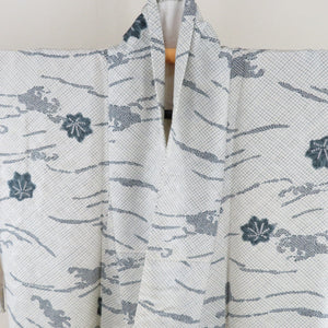 Autumn leaf pattern on a small craft lined with a wide collar white pure silk