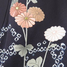 Load image into Gallery viewer, 訪問着 刺繍 絞り 菊文様 紫色 袷 広衿 正絹 一つ紋 木瓜紋 仕立て上がり着物 フォーマル 身丈154cm