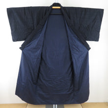 Load image into Gallery viewer, 男着物 紬 アンサンブル 袷 黒青色 正絹 男性用きもの メンズ 仕立て上がり 和服 男物 カジュアル 身丈147cm
