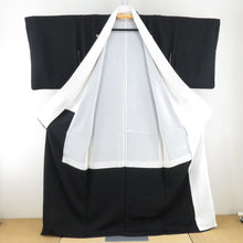 画像をギャラリービューアに読み込む, 黒留袖 友禅染 作家物 落款付 建物に草花文様 正絹 衿比翼付 違い鷹の羽紋 袷 広衿 礼装着物 フォーマル 仕立て上がり 身丈165cm