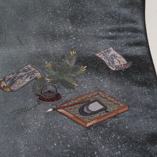 Load image into Gallery viewer, 袋帯 引箔 茶道具文様 黒緑色 グラデーション お太鼓柄 正絹 フォーマル 仕立て上がり 長さ430cm