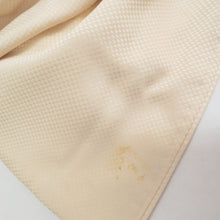 Load image into Gallery viewer, 色留袖 金駒刺繍 菊文様 ベージュ色 袷 広衿 正絹 三つ紋 木瓜紋 仕立て上がり着物 身丈157cm