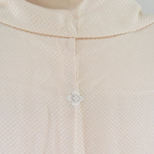 Load image into Gallery viewer, 色留袖 金駒刺繍 菊文様 ベージュ色 袷 広衿 正絹 三つ紋 木瓜紋 仕立て上がり着物 身丈157cm