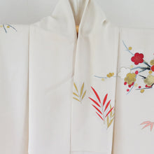 Load image into Gallery viewer, 振袖 花吉祥文様 刺繍 箔 ベージュ色 正絹 袷 広衿 成人式 卒業式 フォーマル 昭和レトロ 身丈155cm