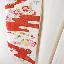 Load image into Gallery viewer, 振袖 花吉祥文様 刺繍 箔 ベージュ色 正絹 袷 広衿 成人式 卒業式 フォーマル 昭和レトロ 身丈155cm