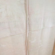 Load image into Gallery viewer, 小紋 ぼかし 菊文様 箔 単衣 広衿 ベージュ色 正絹 仕立て上がり カジュアル着物 身丈154cm