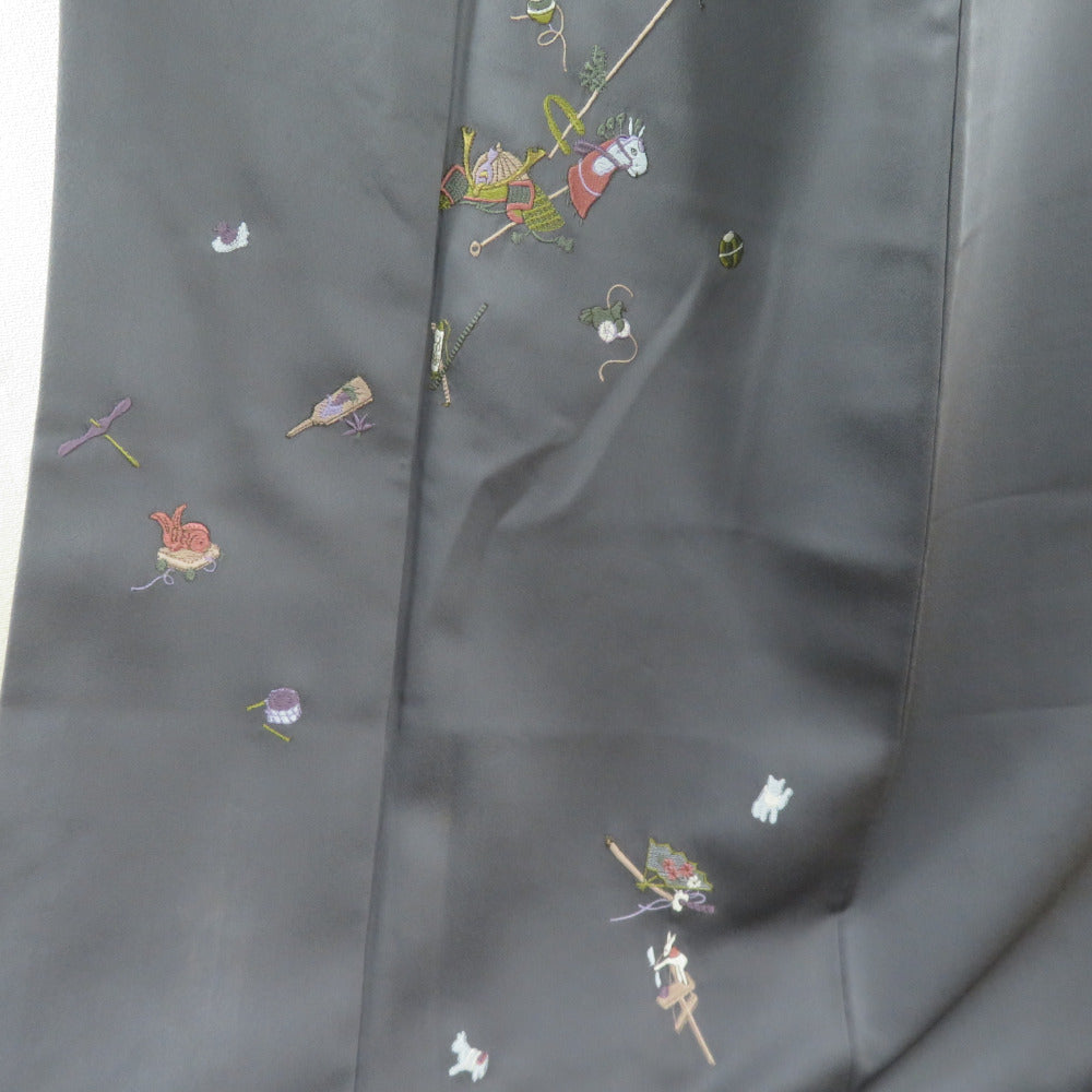 付下げ 刺繍 日本玩具文様 袷 広衿 灰色 正絹 仕立て上がり着物 紋なし