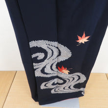 画像をギャラリービューアに読み込む, 付下げ アンティーク 刺繍 絞り 紅葉柄 紫色 袷 広衿 正絹 昭和レトロ 一つ紋 九曜紋 昔着物 身丈155cm