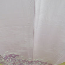 Load image into Gallery viewer, 訪問着 ぼかしに菊文様 紫色 袷 広衿 正絹 紋なし 仕立て上がり着物 身丈155cm
