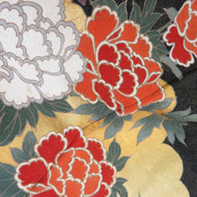 画像をギャラリービューアに読み込む, 黒留袖 箔 刺繍 菊に牡丹文様 正絹 比翼付 桔梗紋 作家物 落款付 袷 広衿 礼装着物 フォーマル 仕立て上がり 身丈160cm