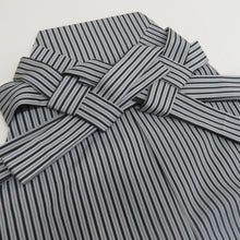 Load image into Gallery viewer, 袴 男性用 馬乗袴 紐下約83cm ポリエステル 洗える 黒色 灰色 縞文様 男物はかま 礼装 仕立て上がり