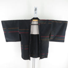 Load image into Gallery viewer, ウール着物 アンサンブル 羽織セット 縞柄 単衣 黒色 バチ衿 カジュアルきもの 仕立て上がり 身丈153cm
