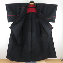 Load image into Gallery viewer, ウール着物 アンサンブル 羽織セット 縞柄 単衣 黒色 バチ衿 カジュアルきもの 仕立て上がり 身丈153cm