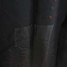 Load image into Gallery viewer, ウール着物 アンサンブル 羽織セット 縞柄 単衣 黒色 バチ衿 カジュアルきもの 仕立て上がり 身丈153cm