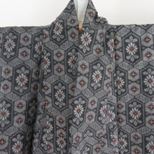 画像をギャラリービューアに読み込む, 紬 着物 アンサンブル 羽織付 菊菱亀甲文 袷 広衿 黒色 正絹 カジュアル 仕立て上がり 身丈159cm
