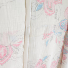 Load image into Gallery viewer, 夏着物 小紋 草花文様 薄茶色 単衣 広衿 織り柄 ポリエステル 洗える着物 夏用 仕立て上がり 身丈159cm