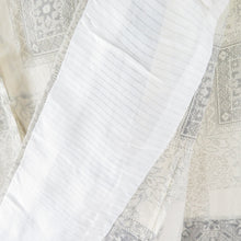Load image into Gallery viewer, 紬 着物 単衣 夏紬 華紋文様 広衿 白色 正絹 カジュアル着物 仕立て上がり 身丈153cm